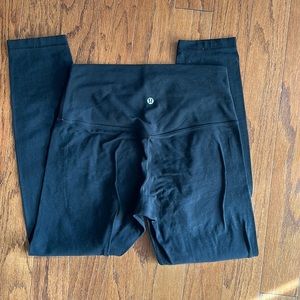 Lulu Lemon Align Leggings 25” in Black. Size 8.